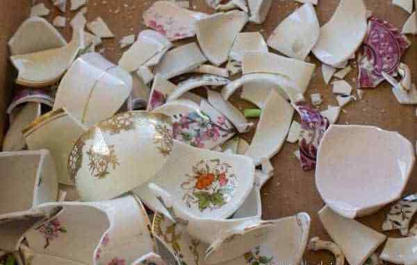 Comment faire de la porcelaine brisée en superbe trempage de jardin