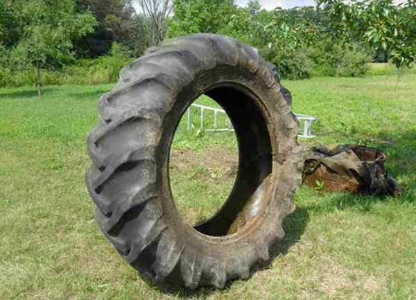 Comment faire un bel étang d'arrière-cour à partir d'un vieux pneu de tracteur!