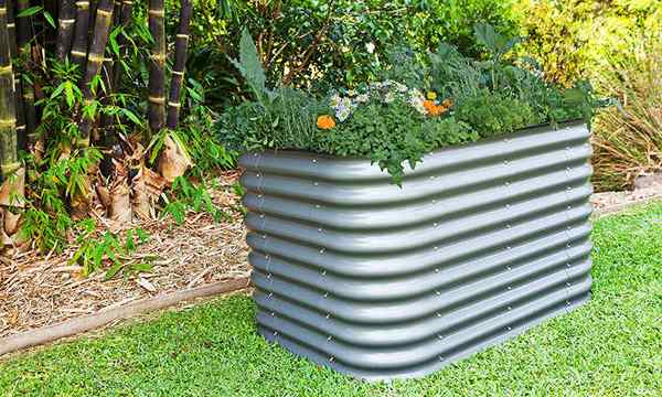Comment remplir un grand lit de jardin surélevé rapidement et facile