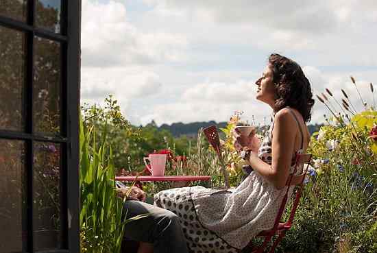 Rendez votre balcon jardin printanier et été prêt | Idées de rénovation de balcon